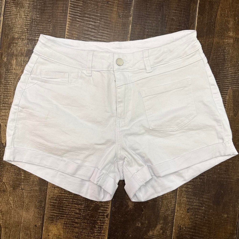 Women's White Low Rise Denim Shorts with Pockets